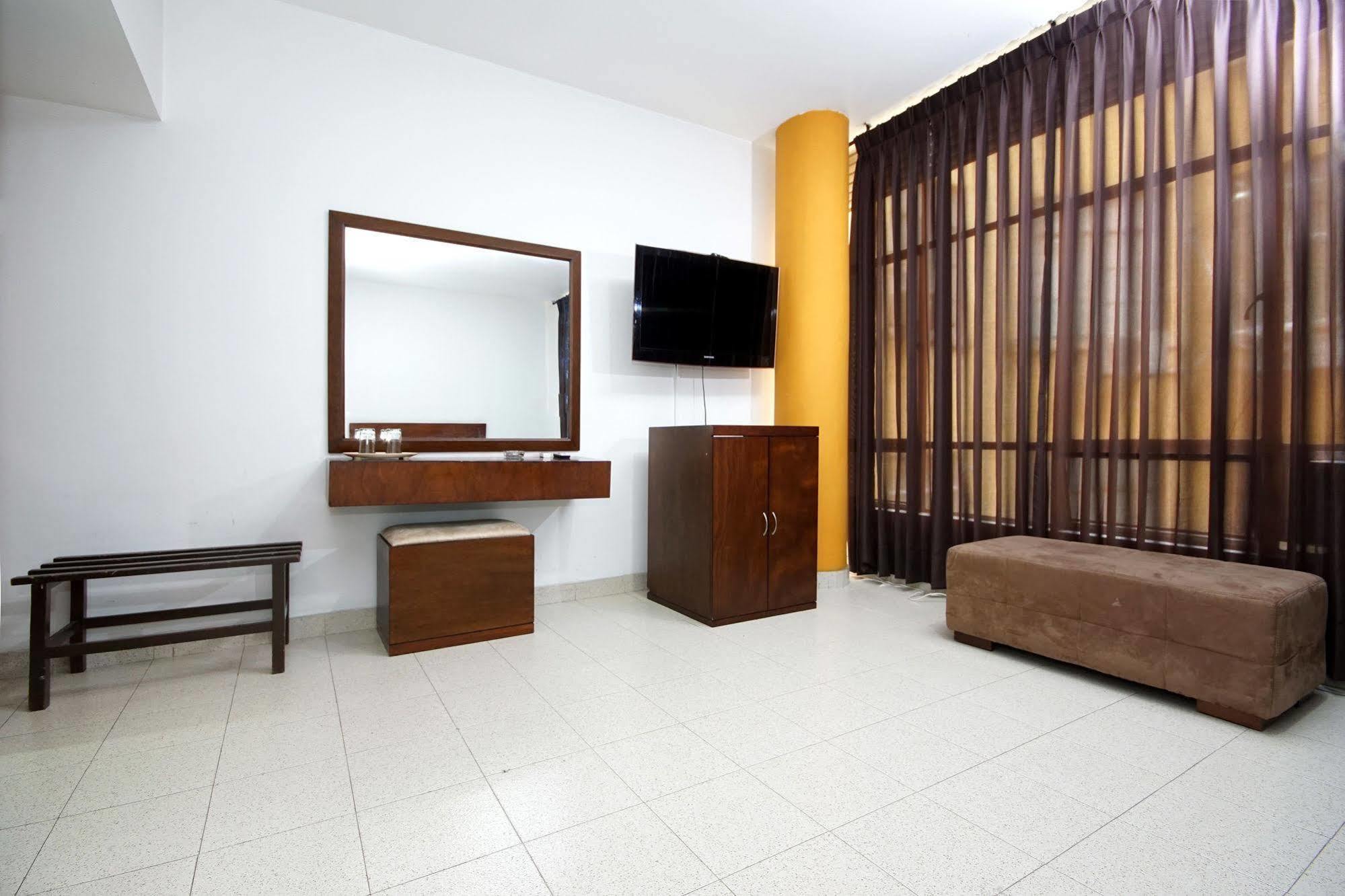 Hotel Royal Plaza Кали Экстерьер фото